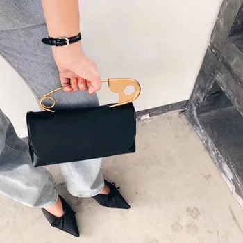 Ladies Fashion Large Pin Bag Wild Shoulder Bag with Flip Chain Bag Beautiful Chain Shoulder Messenger Bag
Ladies Fashion Large Pin Bag Wild Shoulder Bag with Flip Chain Bag Beautiful Chain Shoulder Messenger Bag