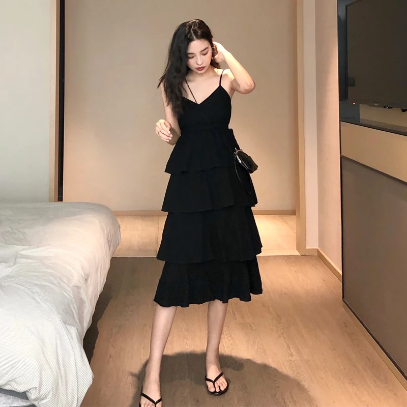 Hong Kong taste vintage solid color strap V-neck cake wild mid-length temperament dress 
Hong Kong taste vintage solid color strap V-neck cake wild mid-length temperament dress