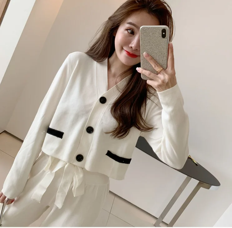 2019 Autumn Women Knit Cardigans Loose Pants Sets V Neck Single Breasted Tops Wide Leg Trousers Suits for Woman
2019 Autumn Women Knit Cardigans Loose Pants Sets V Neck Single Breasted Tops Wide Leg Trousers Suits for Woman