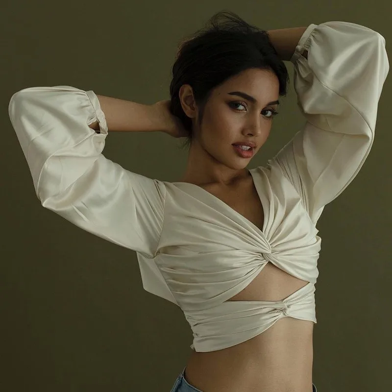 V-neck Solid Hollow Out Knot Cropped Shirts Women Vintage Backless Strappy Blouses Ladies Autumn Bow Shirts cwa0199-5 
V-neck Solid Hollow Out Knot Cropped Shirts Women Vintage Backless Strappy Blouses Ladies Autumn Bow Shirts cwa0199-5