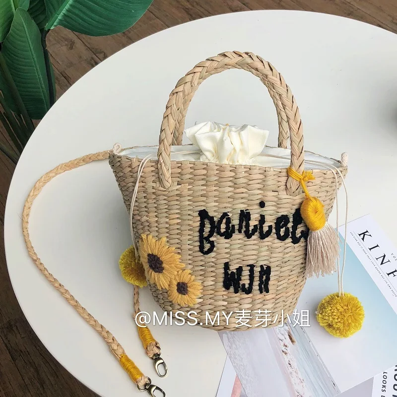 Straw woven beach female Embroidery bag crossbody Bags women Tassels Girl travel duffel bag women Travel Victoria shoulder bag
Straw woven beach female Embroidery bag crossbody Bags women Tassels Girl travel duffel bag women Travel Victoria shoulder bag