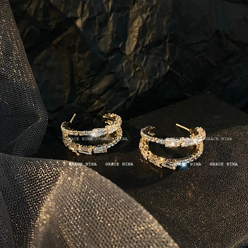 New Double Hoop Earrings Circle Shinning Geometric Zircon Paved Earrings For Women 2020 Jewelry Gifts Stud Earrings Trendy
New Double Hoop Earrings Circle Shinning Geometric Zircon Paved Earrings For Women 2020 Jewelry Gifts Stud Earrings Trendy