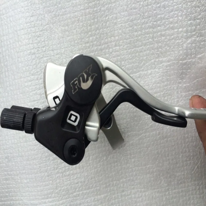 CTD remote control front fork original line controller mountain bike front fork wire control wrench three-stage lock adjustment
CTD remote control front fork original line controller mountain bike front fork wire control wrench three-stage lock adjustment