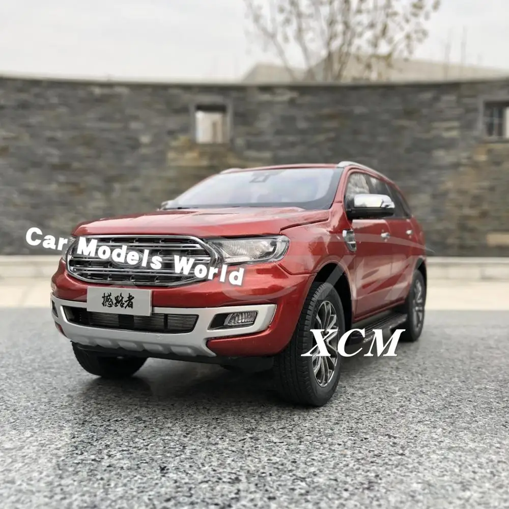 Модель литая автомобиля для нового внедорожника Everest Titanium 2019 1:18 (красный) +