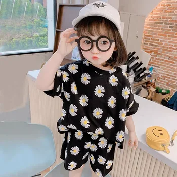 Summer casual fashion little daisy print girl suit loose round neck T-shirt short two-piece suit 3 to 6 years old girl clothes
Summer casual fashion little daisy print girl suit loose round neck T-shirt short two-piece suit 3 to 6 years old girl clothes