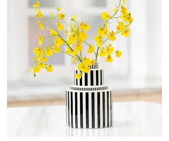 CREATIVE CERAMIC GEOMETRIC VASE BLACK AND WHITE STRIPES LIVING ROOM TABLE DECOR BOTTLE ART MODERN STRIPED FLOWER VASE HOME DECOR
CREATIVE CERAMIC GEOMETRIC VASE BLACK AND WHITE STRIPES LIVING ROOM TABLE DECOR BOTTLE ART MODERN STRIPED FLOWER VASE HOME DECOR