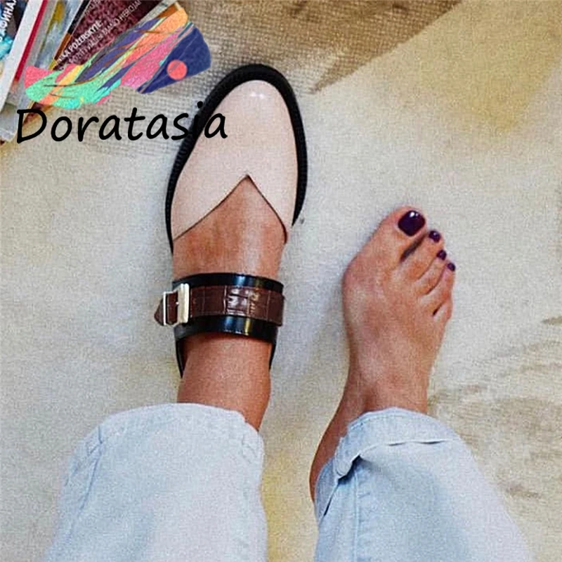 DORATASIA Ins Hot Female Sandals Round Toe Buckle Mixed Color Sandals Women Summer Retro Genuine Leather Shoes Woman
DORATASIA Ins Hot Female Sandals Round Toe Buckle Mixed Color Sandals Women Summer Retro Genuine Leather Shoes Woman
