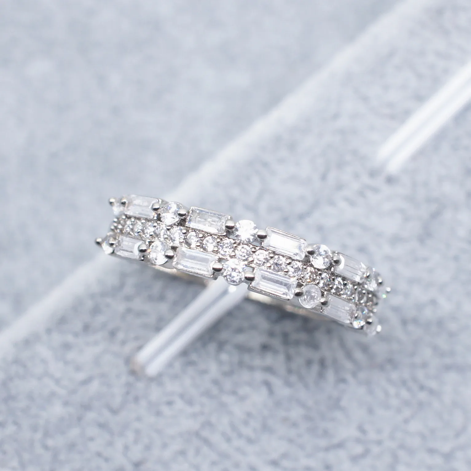 2019 trendy blue color princess 925 sterling silver eternity band ring africa for women lady anniversary gift jewelry R5399
2019 trendy blue color princess 925 sterling silver eternity band ring africa for women lady anniversary gift jewelry R5399