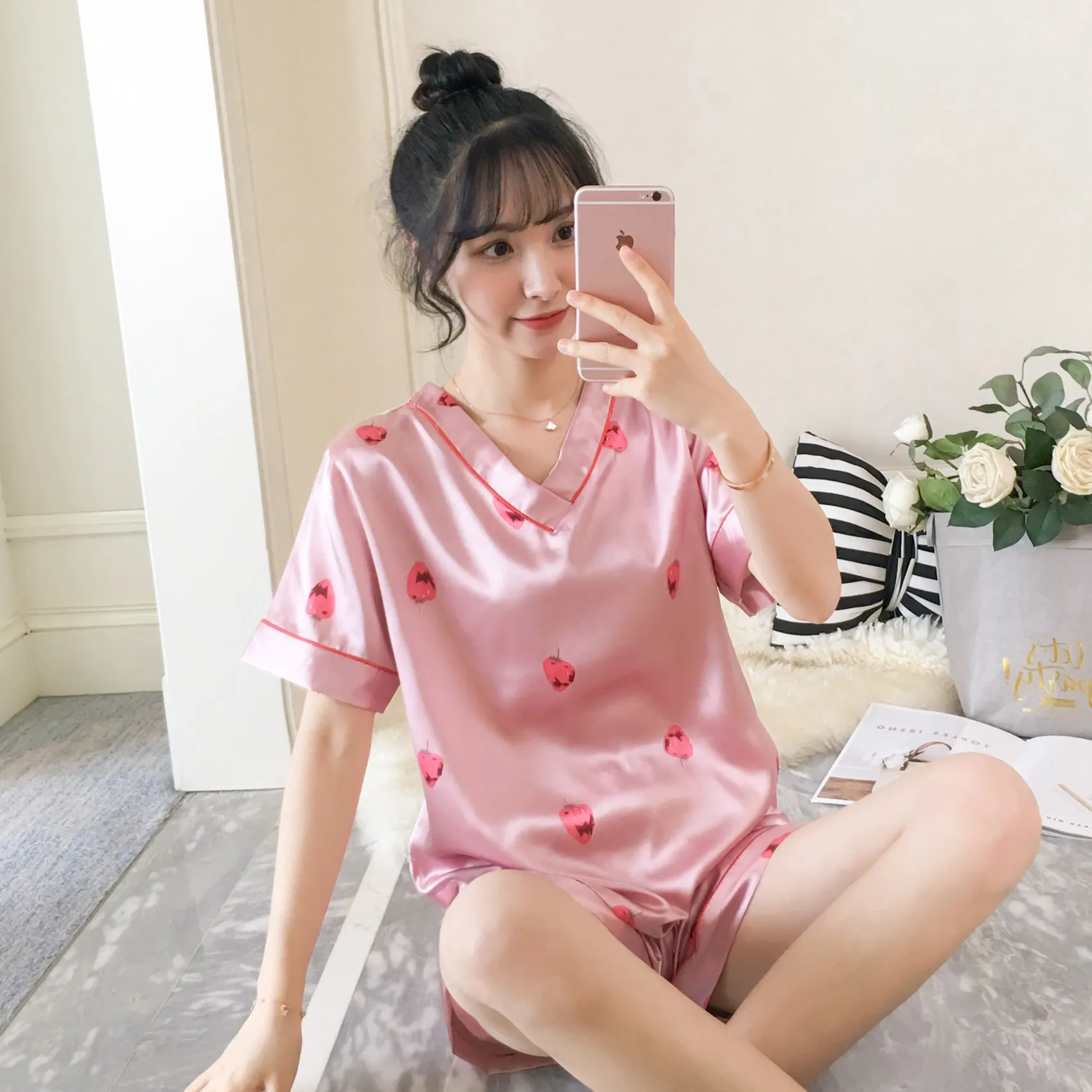 Liang xing-V-neck Viscose Strawberry Double Short Homewear Set Fresh GIRL'S Comfortable Home Wear
Liang xing-V-neck Viscose Strawberry Double Short Homewear Set Fresh GIRL'S Comfortable Home Wear