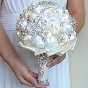 

2019 Hot Sale Wedding Bridal Bouquets with Handmade Flowers Peals Crystal Rhinestone Rose Wedding Supplies Bride Holding Brooch