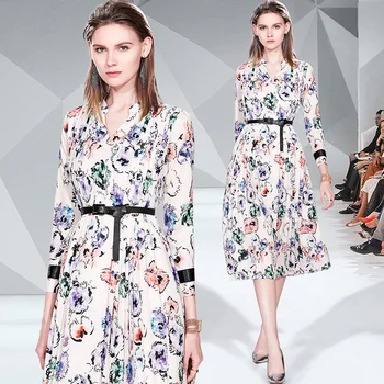 High Quality Runway Autumn V-Neck Long Sleeve Pleated Dress Women Elegant Flower Printed Leather Belt Pleats Overlay Midi Dress
High Quality Runway Autumn V-Neck Long Sleeve Pleated Dress Women Elegant Flower Printed Leather Belt Pleats Overlay Midi Dress