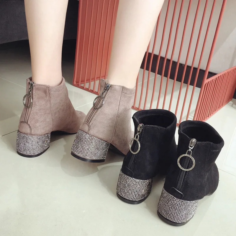Round Toe Flock Fashion Women Ankle Boots Med Platform Solid Vintage Chelsea Boots Square Heel Casual Zip Big Size Shoes
Round Toe Flock Fashion Women Ankle Boots Med Platform Solid Vintage Chelsea Boots Square Heel Casual Zip Big Size Shoes