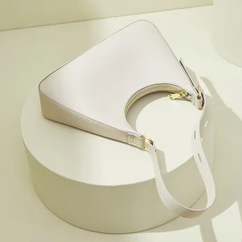 2020 Summer New Underarm Bag Female Baguette Tote Bag Women's Leather Bags Non-Mainstream Design Shoulder Bag
2020 Summer New Underarm Bag Female Baguette Tote Bag Women's Leather Bags Non-Mainstream Design Shoulder Bag