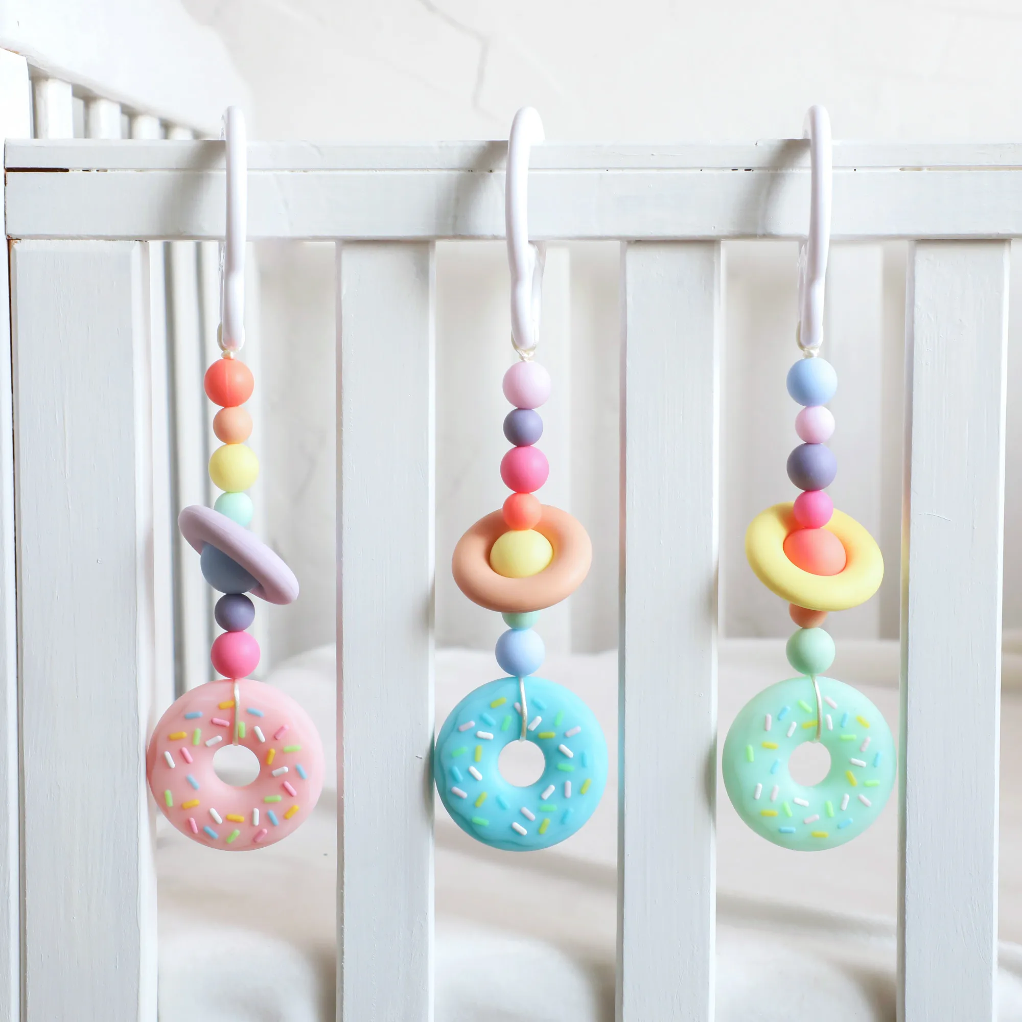 1pc Silicone Teether Toys 0-12 Months Bed Stroller Baby Mobile Hanging Pendant Newborn Donuts Chain Infant Toys for Baby Gifts
1pc Silicone Teether Toys 0-12 Months Bed Stroller Baby Mobile Hanging Pendant Newborn Donuts Chain Infant Toys for Baby Gifts
