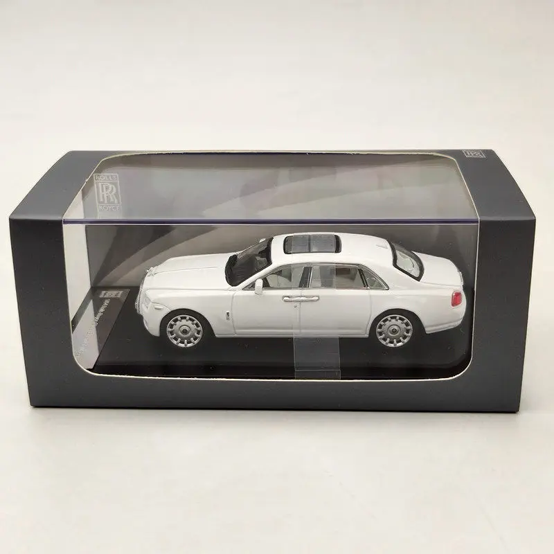 1:64 For R-lls R-yce Ghost Extended Wheelbase DC8802 Diecast Models Limited Edition
1:64 For R-lls R-yce Ghost Extended Wheelbase DC8802 Diecast Models Limited Edition