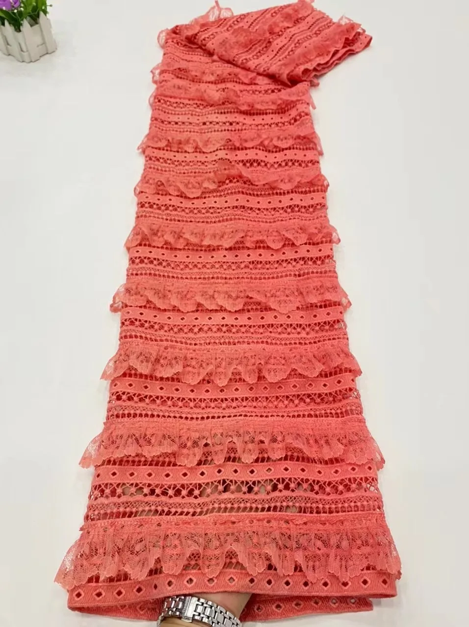 5 Yards Of First-class Guipure Lace Very Soft African Cord Fabric Neat Embroidery Nigeria Ghana Dubai Celebration Costume D4528
5 Yards Of First-class Guipure Lace Very Soft African Cord Fabric Neat Embroidery Nigeria Ghana Dubai Celebration Costume D4528