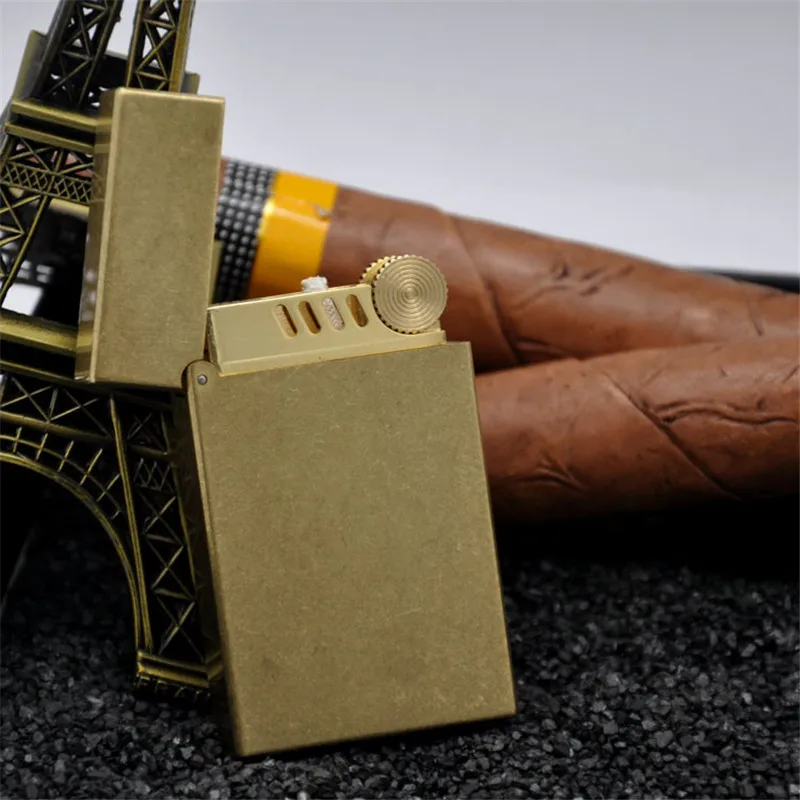 Luxury brass, kerosene, Lucent lighter, flint grinding wheel, torch lighter, outdoor portable little man tool accessories
Luxury brass, kerosene, Lucent lighter, flint grinding wheel, torch lighter, outdoor portable little man tool accessories