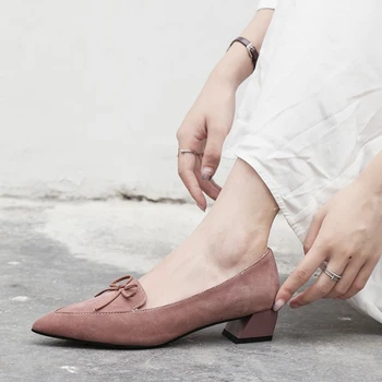 2019 spring new bow thick with pointed leather shoes wild low to help women's shoes work shoes. 
2019 spring new bow thick with pointed leather shoes wild low to help women's shoes work shoes.