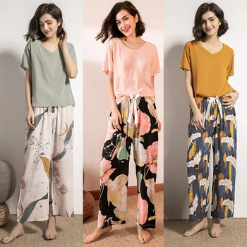 Women's Pajamas Set Solid Color Short Sleeves Loose-Fit Two-Piece Nightwear Top and Pants Set
Women's Pajamas Set Solid Color Short Sleeves Loose-Fit Two-Piece Nightwear Top and Pants Set