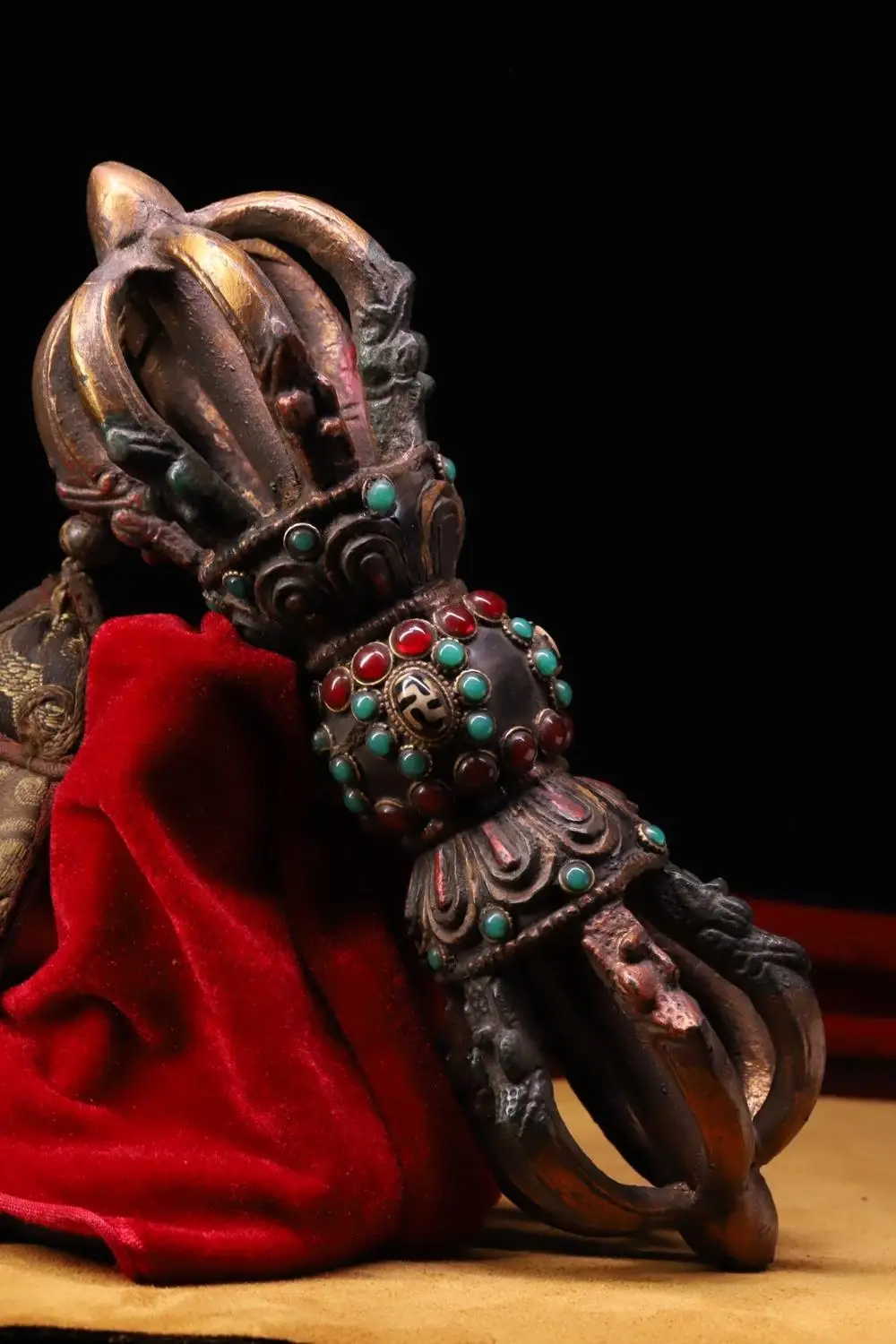wedding decoration Tibetan monastery collection bronze ware hand-beating, chisel engraved with gems Faqi Phurba Vajra
wedding decoration Tibetan monastery collection bronze ware hand-beating, chisel engraved with gems Faqi Phurba Vajra