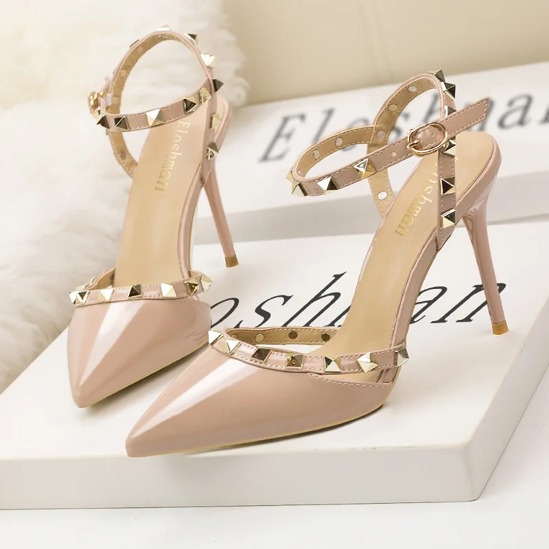 2020 Summer Classic Shallow Rivet Women's Sandals Ankle Buckle High Heels Shoes Fashion Women Pumps Party Sandals
2020 Summer Classic Shallow Rivet Women's Sandals Ankle Buckle High Heels Shoes Fashion Women Pumps Party Sandals