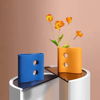 Nordic Oblate Pot Ceramic Vase Hydroponic Dry Flower Vase Carved Pot Desktop Crafts European Home Decoration Wedding Gifts
Nordic Oblate Pot Ceramic Vase Hydroponic Dry Flower Vase Carved Pot Desktop Crafts European Home Decoration Wedding Gifts