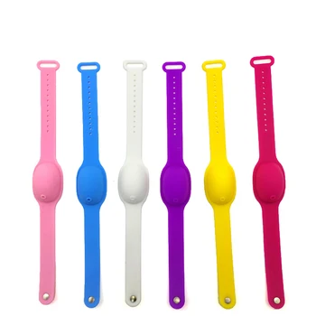 Portable Soap Dispenser Adult and kid Hand Sanitizer Dispensing Hand Wristband Fashion Clean Tool Cool outdoor Wristband droppi
Portable Soap Dispenser Adult and kid Hand Sanitizer Dispensing Hand Wristband Fashion Clean Tool Cool outdoor Wristband droppi