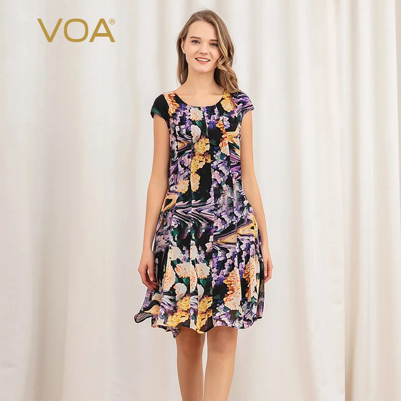VOA multi-colored silk-printed double-decked stitching round collar sleeves soft breathable body-fitting pleated dress A3121
VOA multi-colored silk-printed double-decked stitching round collar sleeves soft breathable body-fitting pleated dress A3121