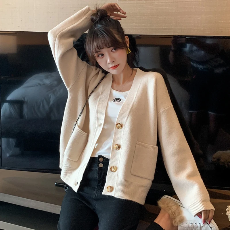 2020 New Autumn Women Knit Cardigans Sweaters Solid V Neck Loose Knitwear Single Breasted Jacket Coat Tops Cardigan Outerwear
2020 New Autumn Women Knit Cardigans Sweaters Solid V Neck Loose Knitwear Single Breasted Jacket Coat Tops Cardigan Outerwear