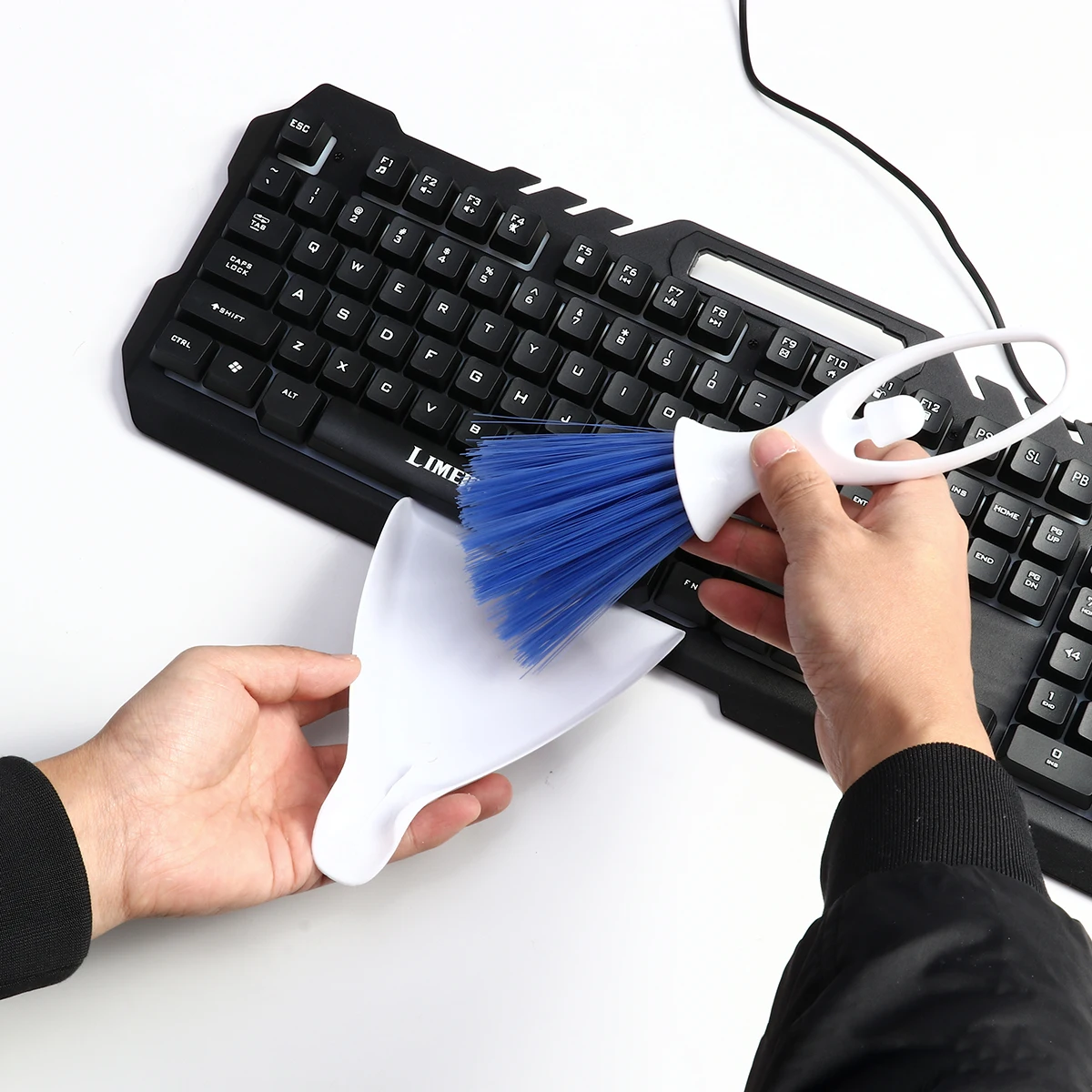 Small Cleaning Brush Keyboard Brush Car Air Conditioning Multi-function Plastic Small Broom 22cm*9cm
Small Cleaning Brush Keyboard Brush Car Air Conditioning Multi-function Plastic Small Broom 22cm*9cm