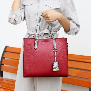 2020 new female hand the bill of lading shoulder bag han edition bag his lady's bag
2020 new female hand the bill of lading shoulder bag han edition bag his lady's bag