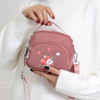 Women Shoulder Bag Embroidery Rose Flower Handbag Small Fresh Cute Crossbody Bags Multicolor All-match Fashion Lady Bag 
Women Shoulder Bag Embroidery Rose Flower Handbag Small Fresh Cute Crossbody Bags Multicolor All-match Fashion Lady Bag