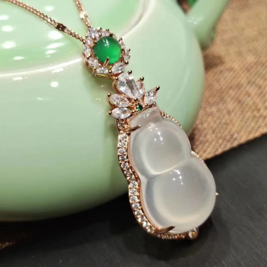 925 Silver Inlaid Ice Chalcedony Gourd Pendant Necklace Women's Wild Gourd Sweater Chain Fashion Pendant With Chain
925 Silver Inlaid Ice Chalcedony Gourd Pendant Necklace Women's Wild Gourd Sweater Chain Fashion Pendant With Chain