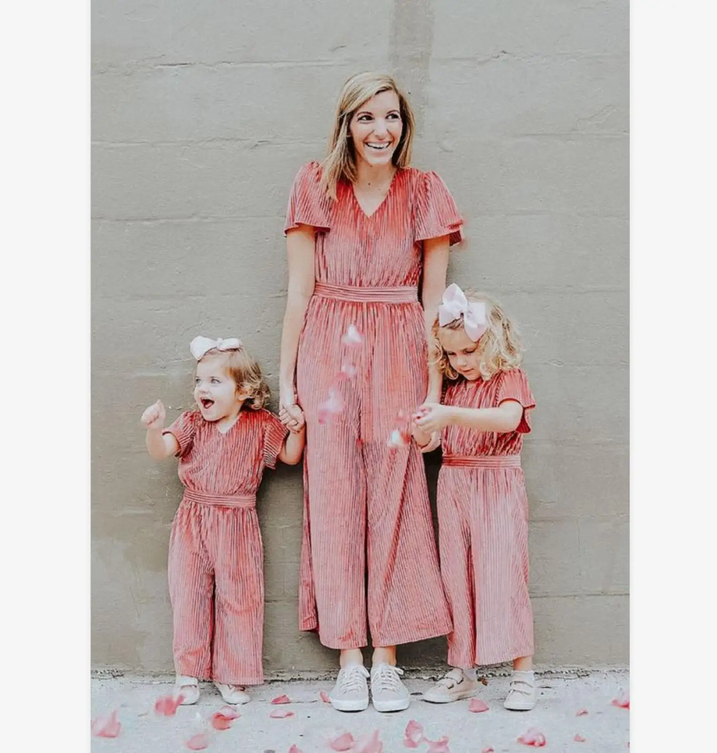 Family Warm Fall Winter Mother Daughter Jumpsuit V-neck Short Sleeve Solid Romper Jumpsuits Mommy and me clothes Family Look
Family Warm Fall Winter Mother Daughter Jumpsuit V-neck Short Sleeve Solid Romper Jumpsuits Mommy and me clothes Family Look