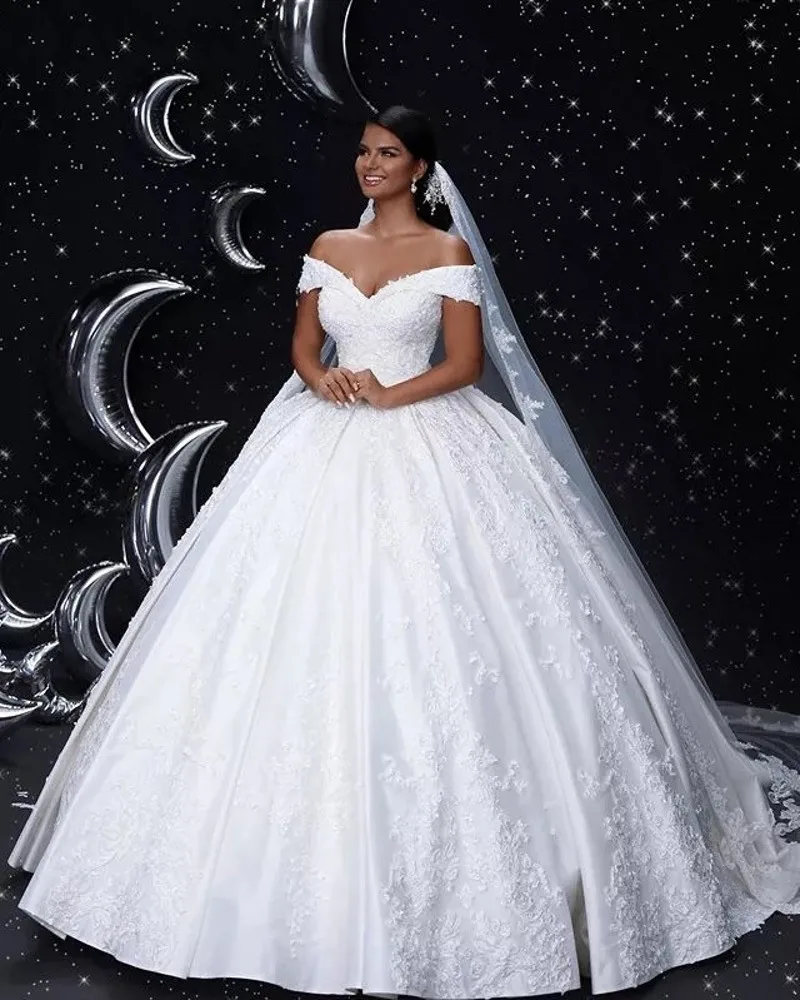 Ball Gown V-Neck Off The Shoulder Lace Up Back Lace Applique Crystal Beaded Satin Wedding Dresses Bridal Dresses
Ball Gown V-Neck Off The Shoulder Lace Up Back Lace Applique Crystal Beaded Satin Wedding Dresses Bridal Dresses