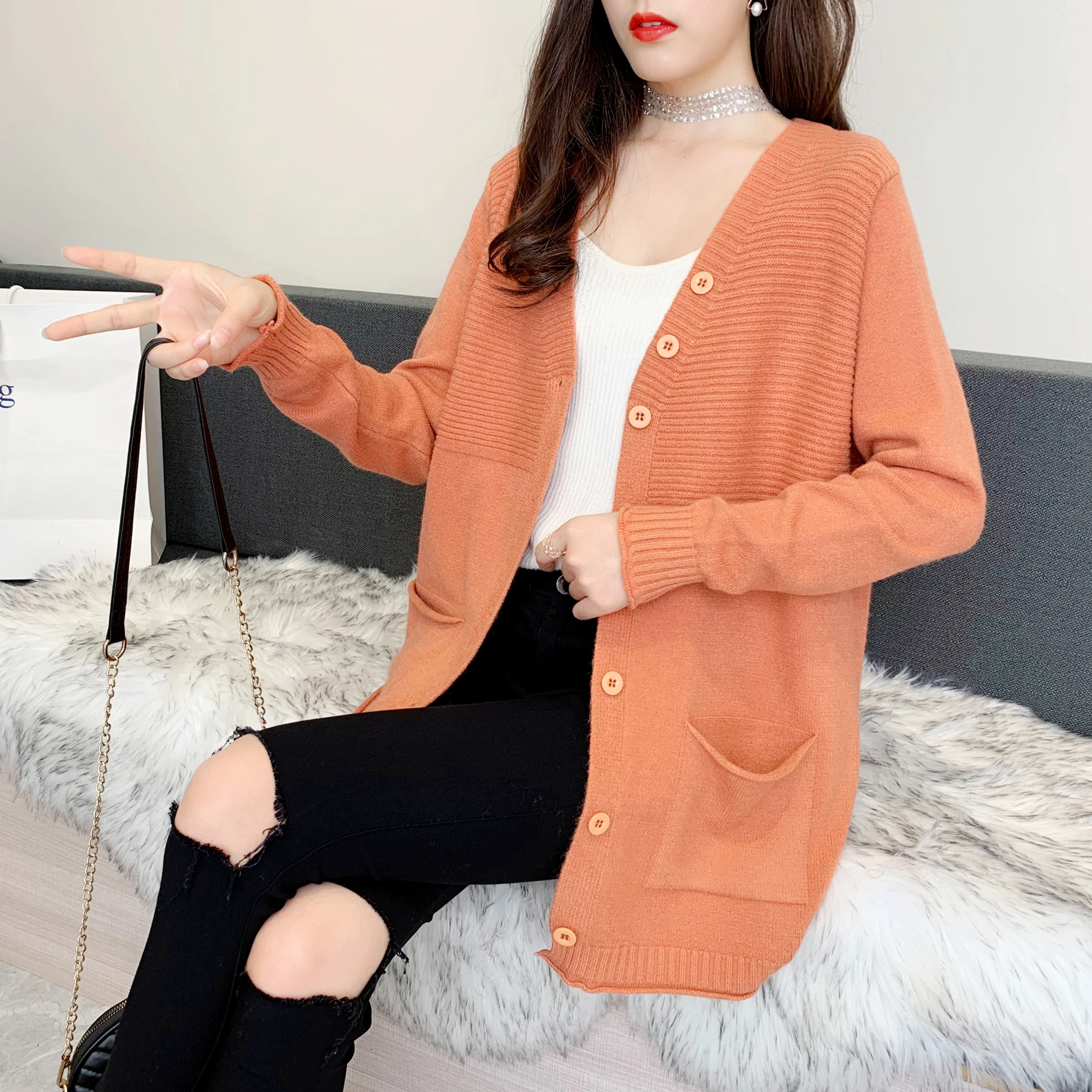 Fashion Knitted Cardigan Women Coat Solid 2020 Spring Autumn Fashion V Neck Long Sleeve Korean Style Sweater Coat Tops Ladies
Fashion Knitted Cardigan Women Coat Solid 2020 Spring Autumn Fashion V Neck Long Sleeve Korean Style Sweater Coat Tops Ladies