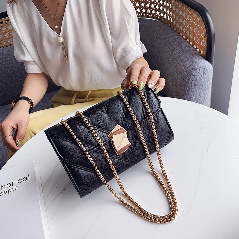 Buckle Temperament Bag Fashion Rhombic Chain Messenger Bag Solid Color Black White Chain Shoulder Bag
Buckle Temperament Bag Fashion Rhombic Chain Messenger Bag Solid Color Black White Chain Shoulder Bag