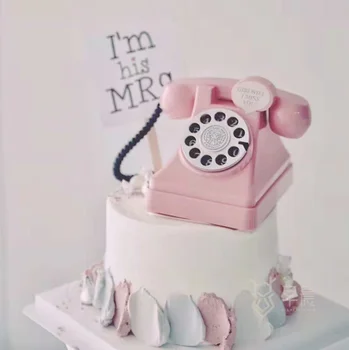Cake Decoration Creative Children's Gift Retro Telephone Cake Decoration
Cake Decoration Creative Children's Gift Retro Telephone Cake Decoration