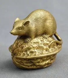 Chinese Feng shui Copper Brass Lucky Zodiac Animal Mouse On walnut Statue 
Chinese Feng shui Copper Brass Lucky Zodiac Animal Mouse On walnut Statue