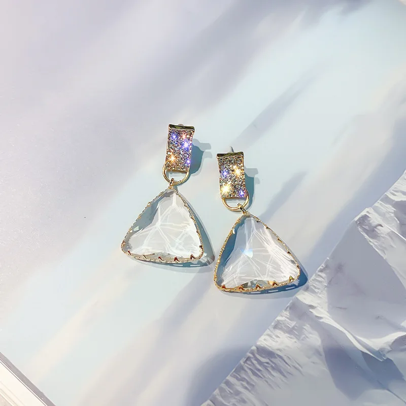 2019 Hot Fashion Jewelry Simple Triangle Wedding Party Earrings Luxury Transparent Crystal Earrings For Women
2019 Hot Fashion Jewelry Simple Triangle Wedding Party Earrings Luxury Transparent Crystal Earrings For Women