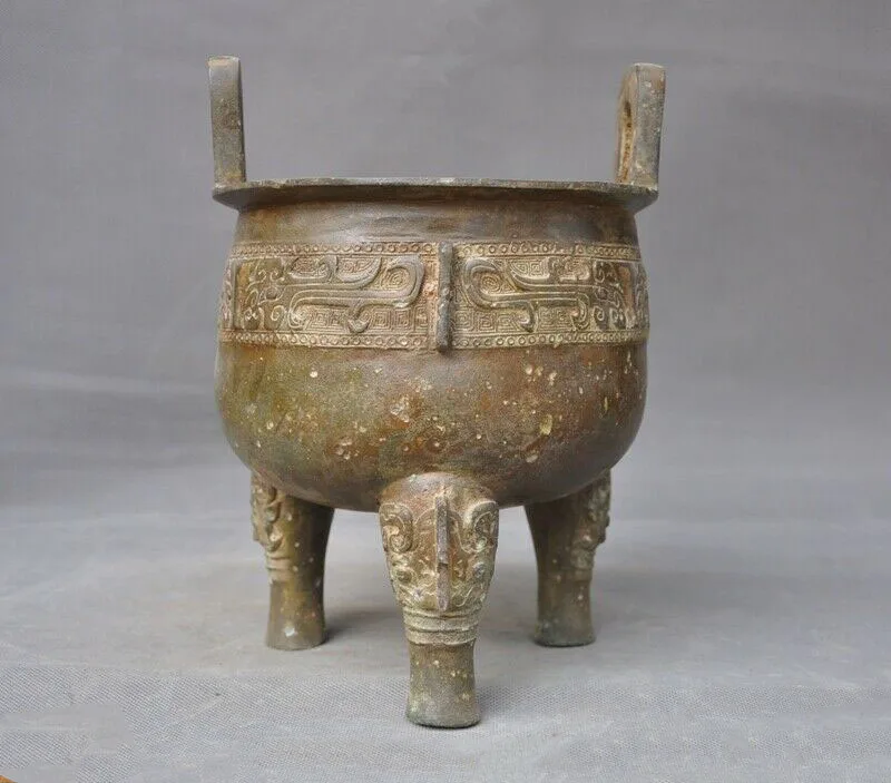 Shang Zhou Dynasty Bronze Ware beast Text pattern tripod Wineware Crock pot jar
Shang Zhou Dynasty Bronze Ware beast Text pattern tripod Wineware Crock pot jar