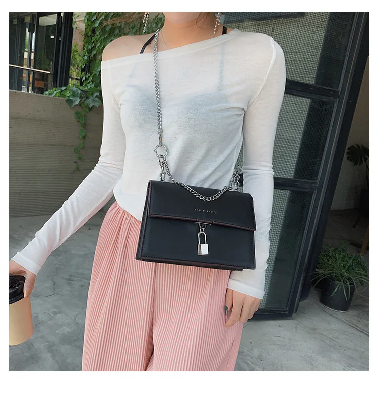 New fashionable one-shoulder bag inclined bag Hell's lock handbag lady bag chain small square bag leisure bag tide
New fashionable one-shoulder bag inclined bag Hell's lock handbag lady bag chain small square bag leisure bag tide