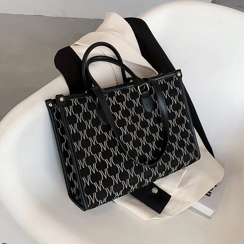 Autumn All-match Large-Capacity Bag Female 2020 New Fashion Handbag Net Red High Sense Shoulder Tote Bag
Autumn All-match Large-Capacity Bag Female 2020 New Fashion Handbag Net Red High Sense Shoulder Tote Bag