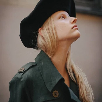 Autumn and winter custom niche design oversized beret with lining women stage catwalk styling studio magazine shooting wool felt 
Autumn and winter custom niche design oversized beret with lining women stage catwalk styling studio magazine shooting wool felt