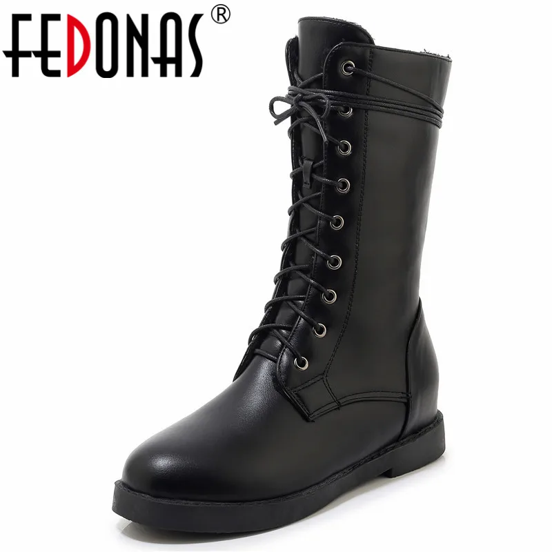 Фото Женские ботинки FEDONAS зимние в байкерском стиле с молнией на боку - купить