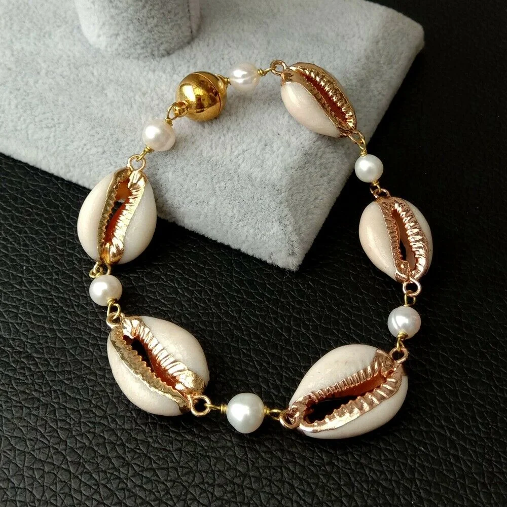 8" Culture White Pearl Cowrie Shell Bracelet
8" Culture White Pearl Cowrie Shell Bracelet