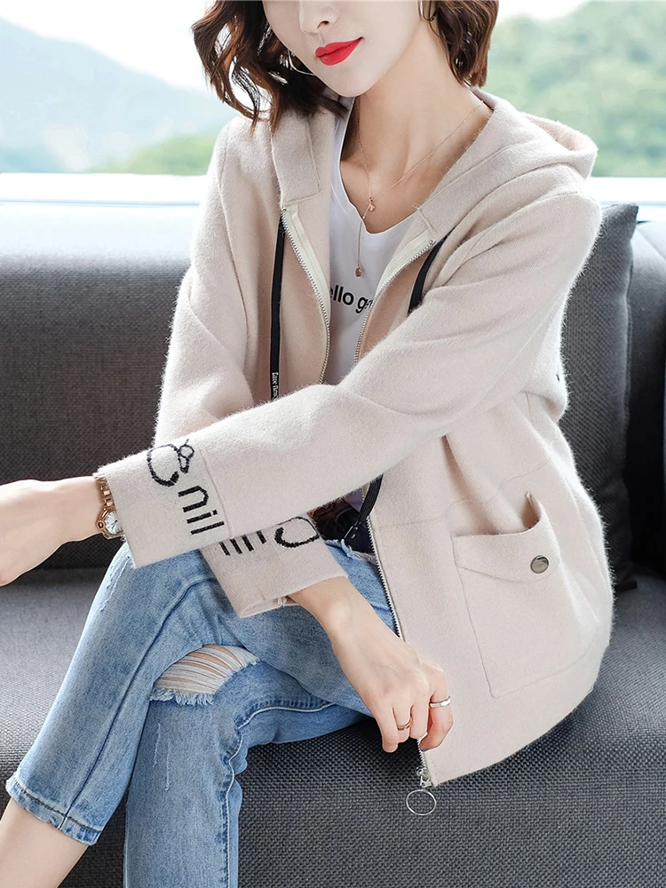 2019 spring autumn women new fashion wild sweater coat lady Korean version loose thin hooded zipper knit cardigan coat
2019 spring autumn women new fashion wild sweater coat lady Korean version loose thin hooded zipper knit cardigan coat