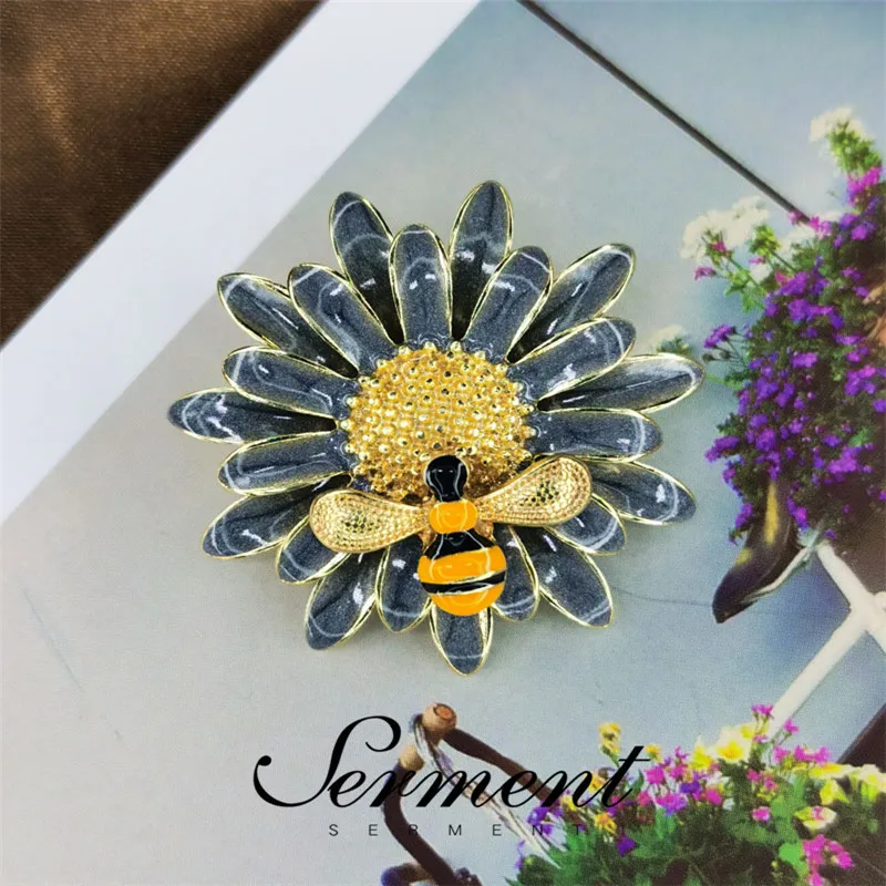 

SERMENT European New Enamel Sunflower Brooches Daisy Flower Bee Brooch Pins Women Lapel Pins Wedding Party Jewelry Best Gift