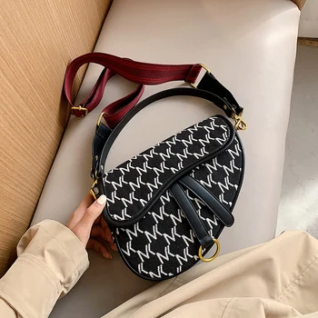 Luxury Saddle Handbags Women Crossbody Bags Wide Strap Designer Messenger Bag Casual Clutch Ladies Small Shoulder Handbag Totes
Luxury Saddle Handbags Women Crossbody Bags Wide Strap Designer Messenger Bag Casual Clutch Ladies Small Shoulder Handbag Totes