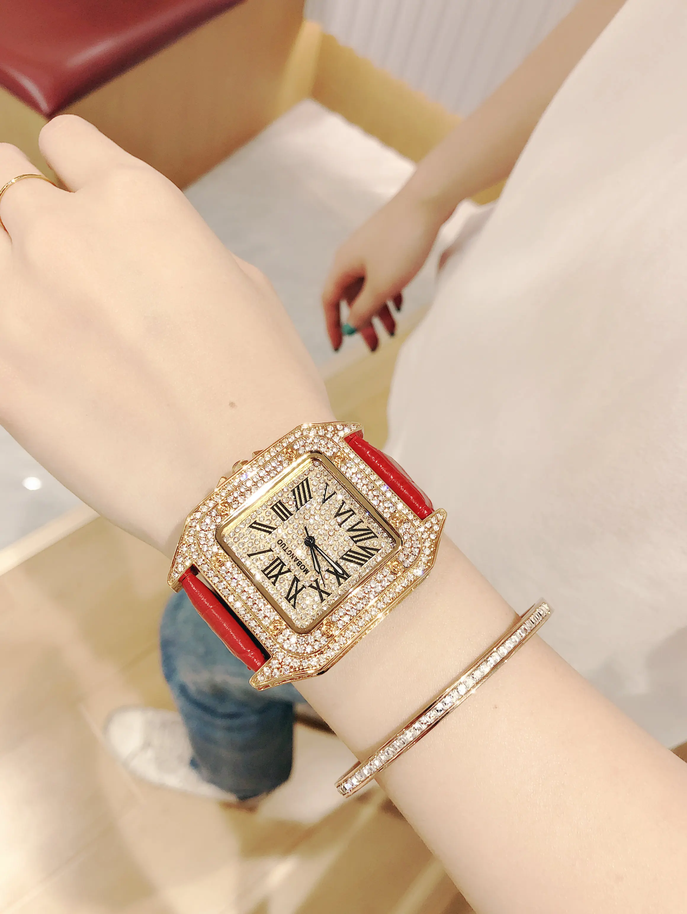 Mobangtuo Women's Leisure Fashion Watch Exquisite Diamond Inlaid Watch Stainless Steel Quartz Women's Watch
Mobangtuo Women's Leisure Fashion Watch Exquisite Diamond Inlaid Watch Stainless Steel Quartz Women's Watch